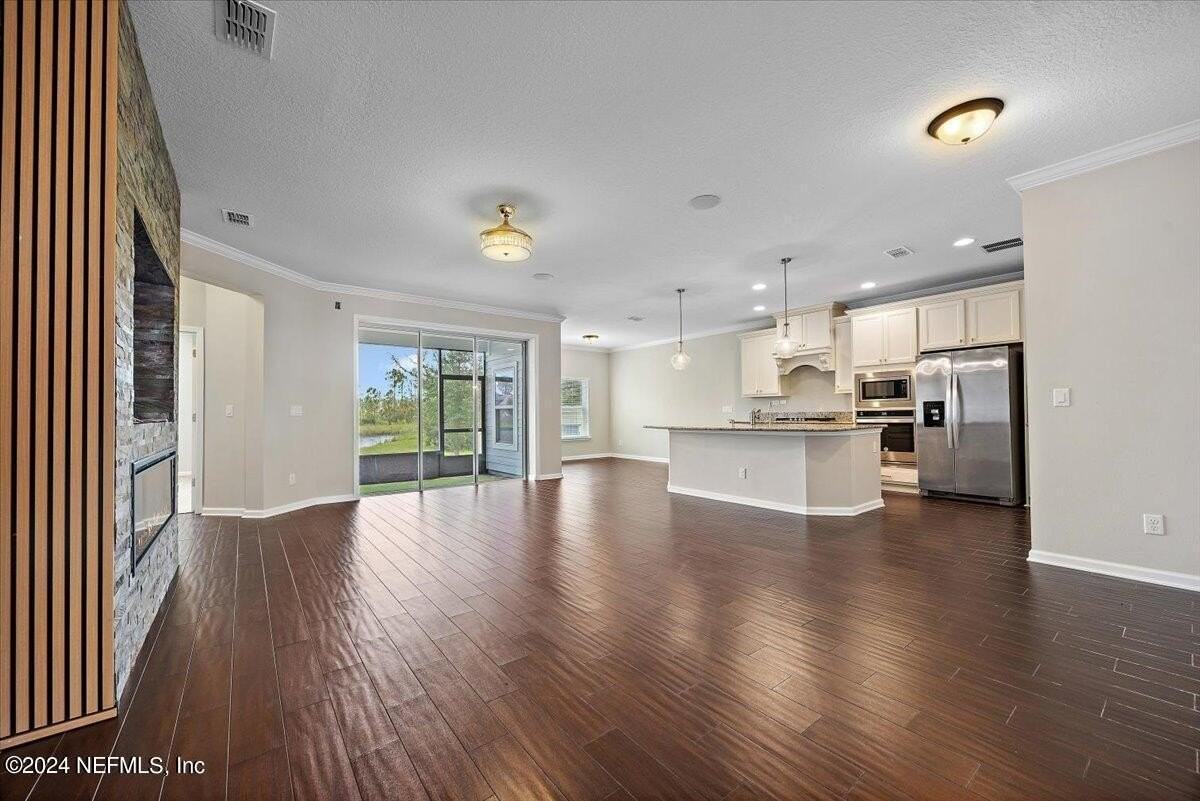 9802 Kevin Rd - Photo 7 of 23