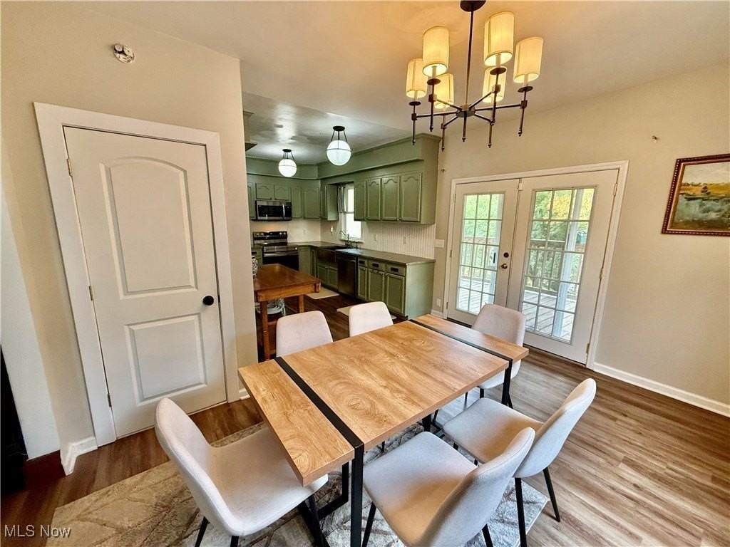 1206 Foster Ave - Photo 7 of 33