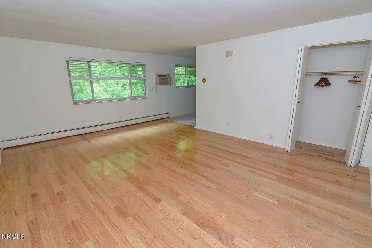 917 Highland Pike - Photo 3 of 10