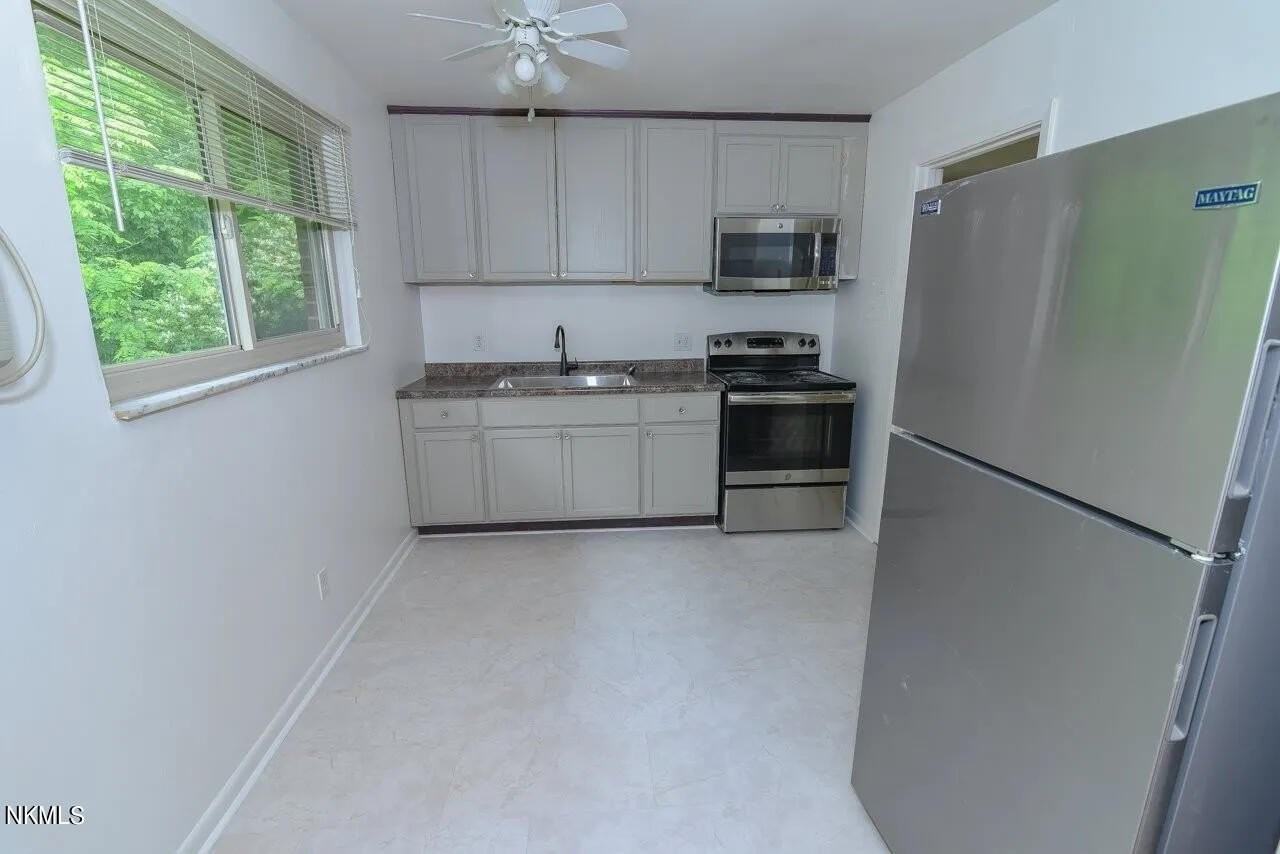 917 Highland Pike - Photo 5 of 10