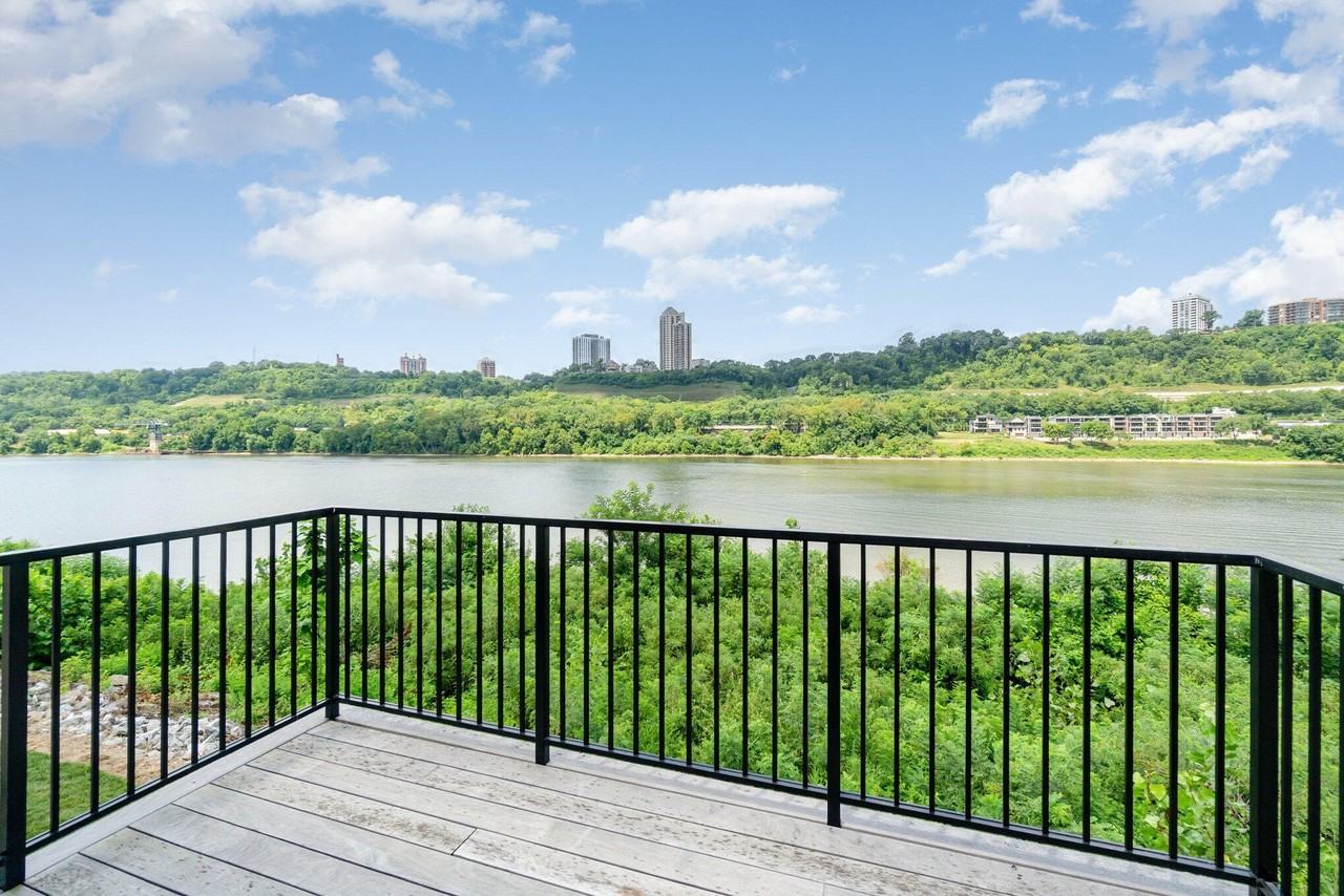 605 Manhattan Boulevard #202 - Photo 5 of 33