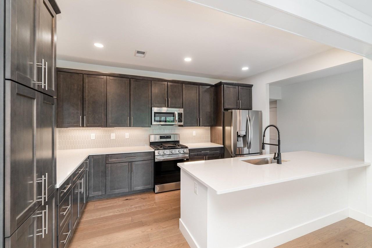 605 Manhattan Boulevard #202 - Photo 6 of 33