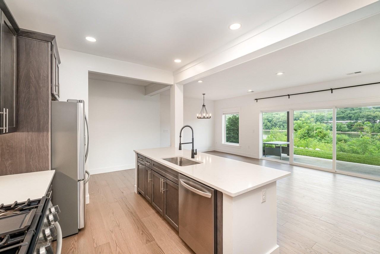 605 Manhattan Boulevard #202 - Photo 7 of 33