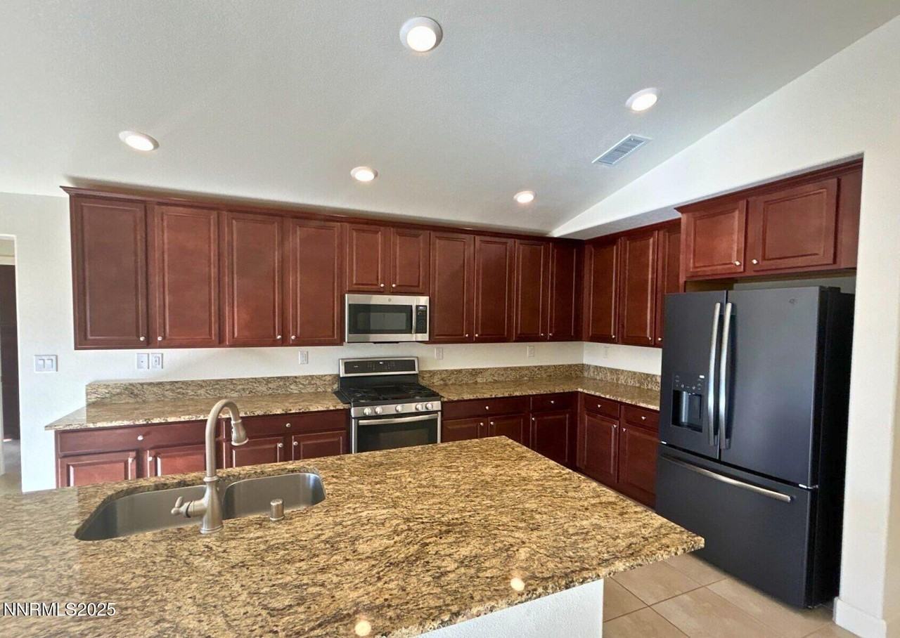 7635 Souverain Ln - Photo 7 of 27