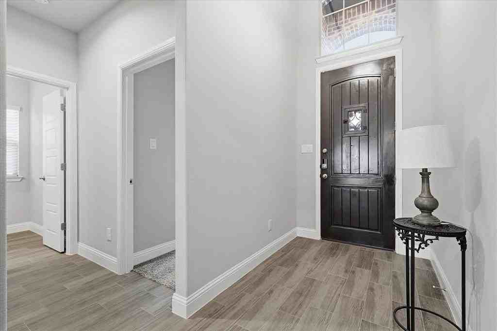 2244 Knightsgate Rd - Photo 3 of 36