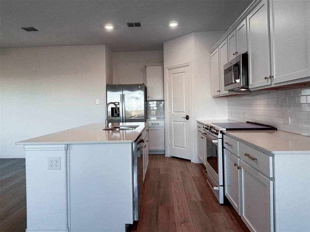 9729 Wild Prairie Way - Photo 4 of 19