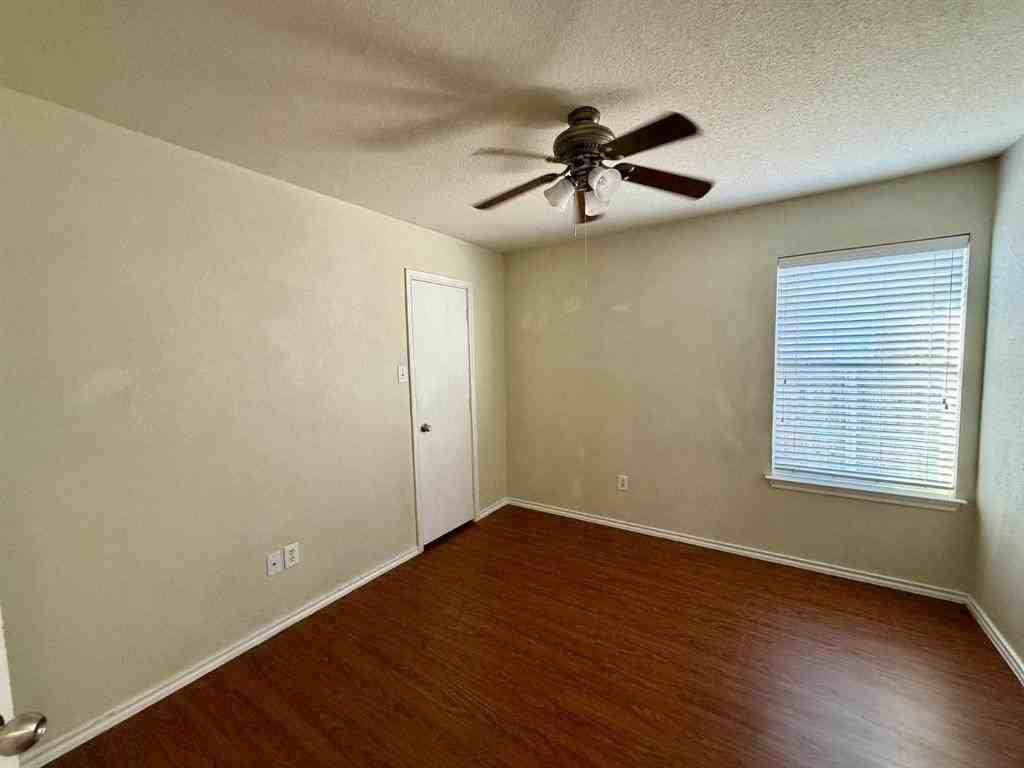 900 Timber Oaks Ln - Photo 4 of 12