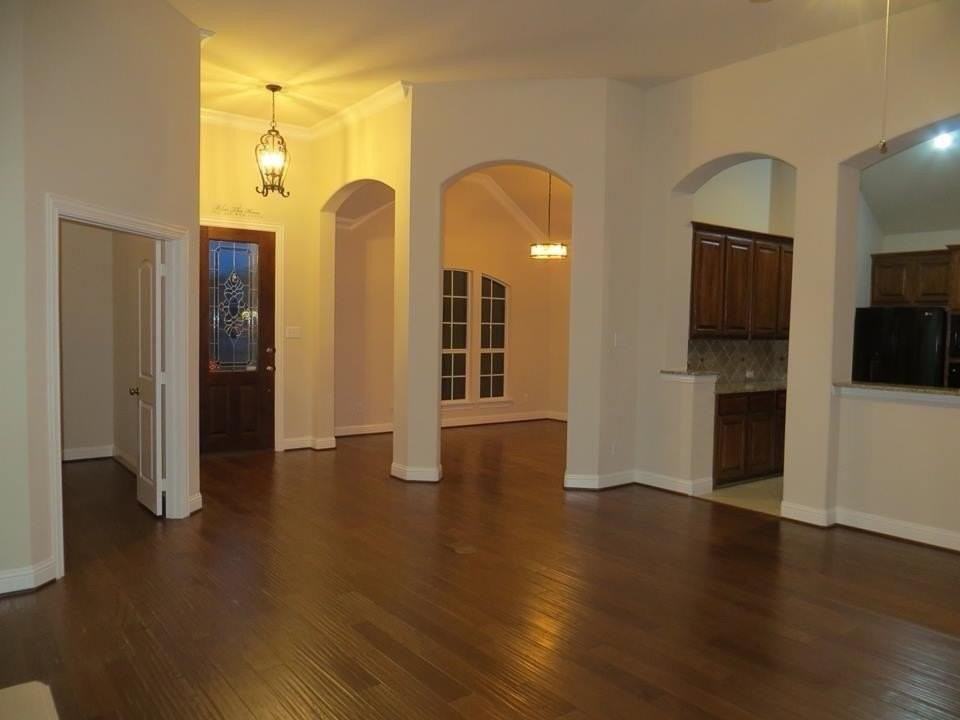 6912 Shady View Ct - Photo 2 of 9