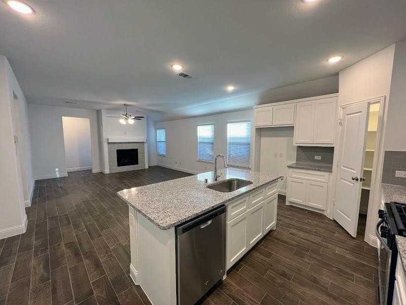 1401 Elizabeth St - Photo 3 of 17