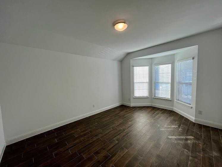 1401 Elizabeth St - Photo 7 of 17