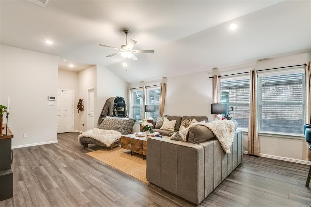 1116 Aragon Trl - Photo 4 of 25