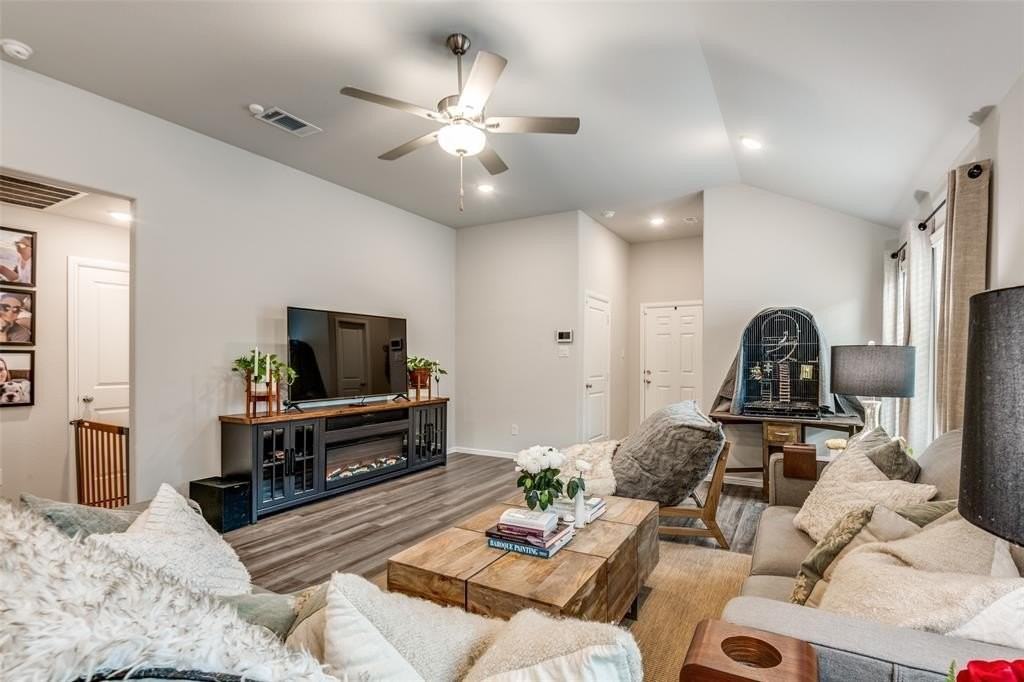 1116 Aragon Trl - Photo 5 of 25