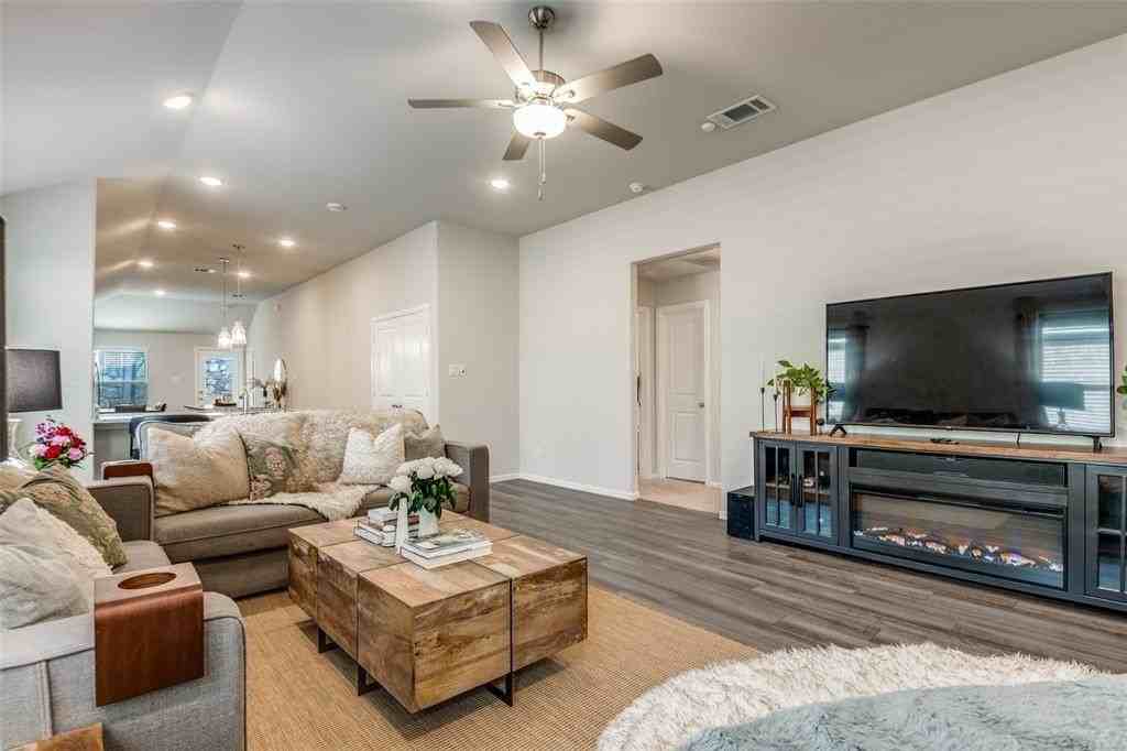 1116 Aragon Trl - Photo 7 of 25