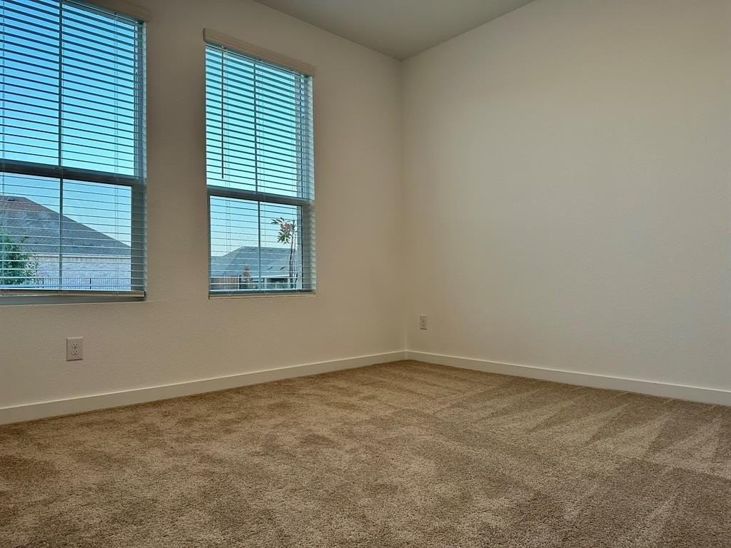 2412 Conroe Rd - Photo 3 of 19