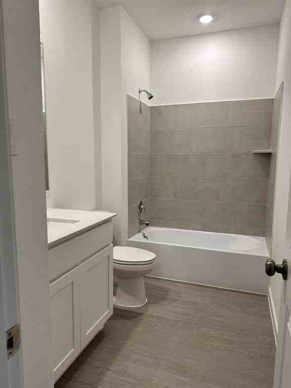 2412 Conroe Rd - Photo 5 of 19