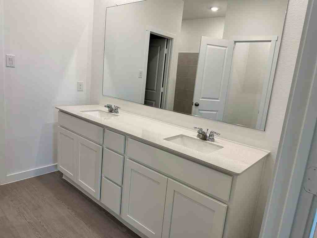 2412 Conroe Rd - Photo 7 of 19