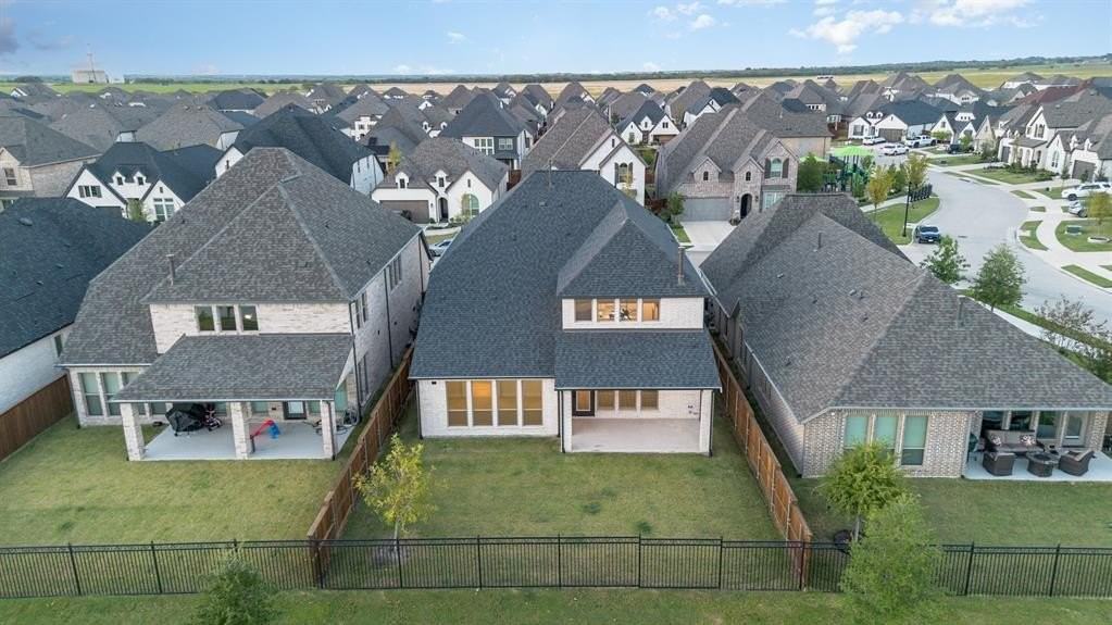 2916 Watterloo Ln - Photo 2 of 34