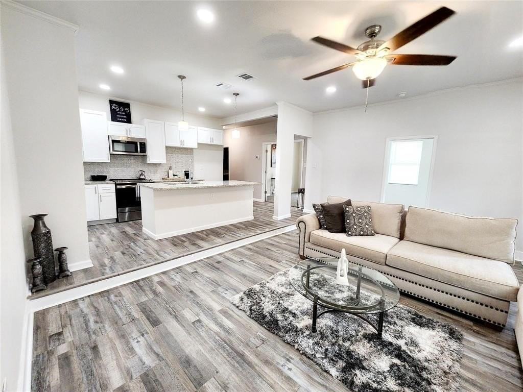 2000 May St - Photo 4 of 35