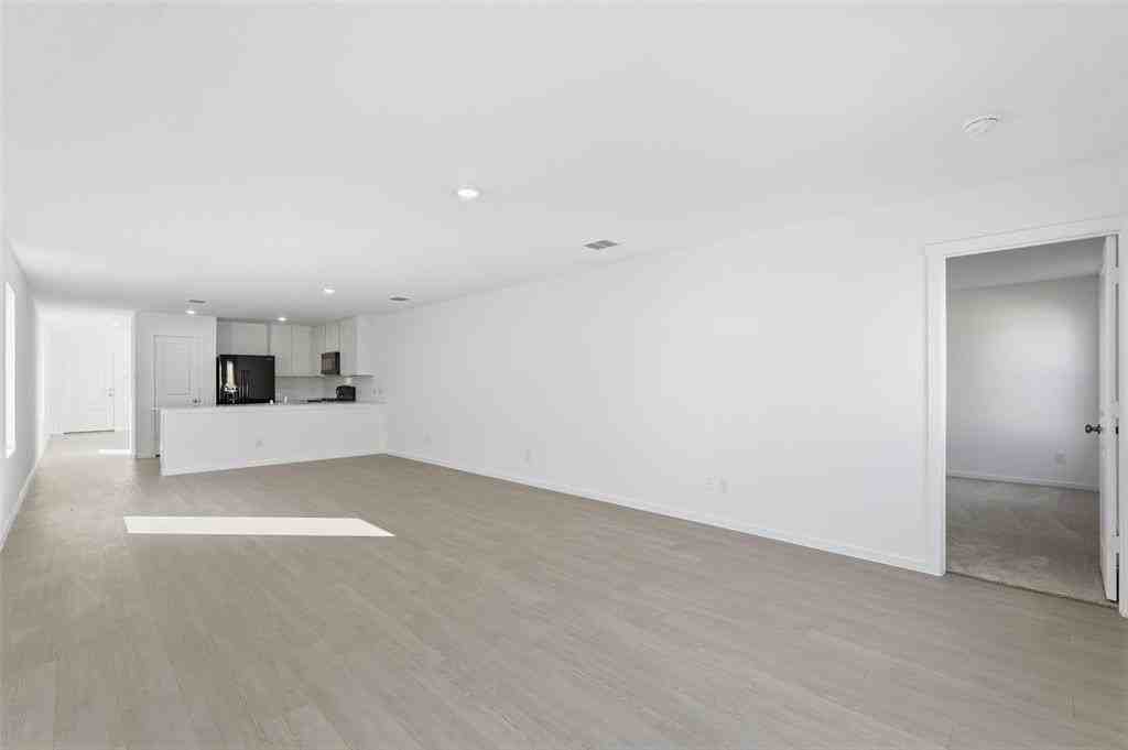 3919 Selawik St - Photo 3 of 21