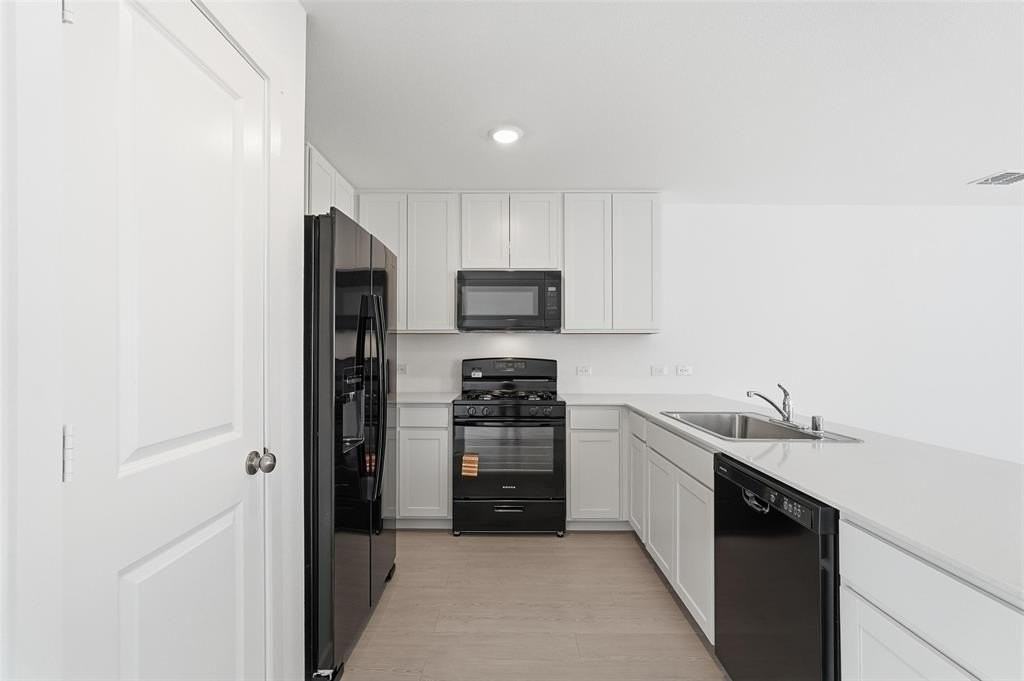 3919 Selawik St - Photo 5 of 21