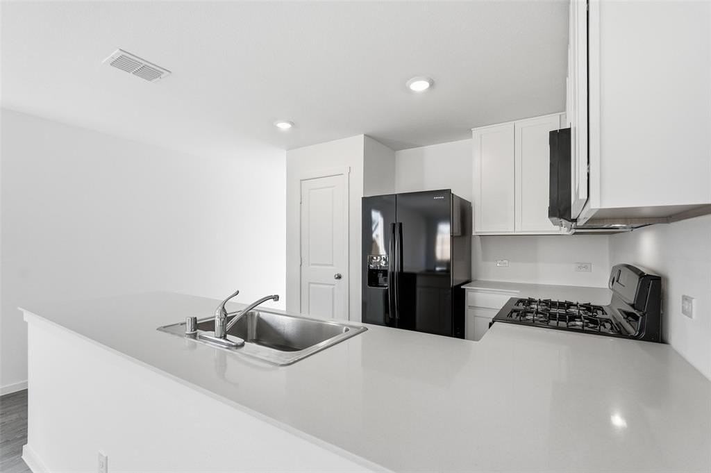 3919 Selawik St - Photo 6 of 21