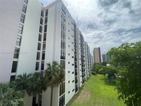 16919 North Bay Road #511 - Photo 1 of 1