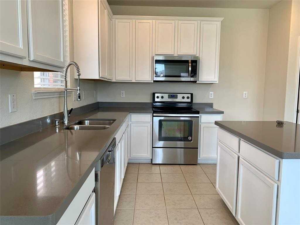 2212 Buelingo Ln - Photo 3 of 11