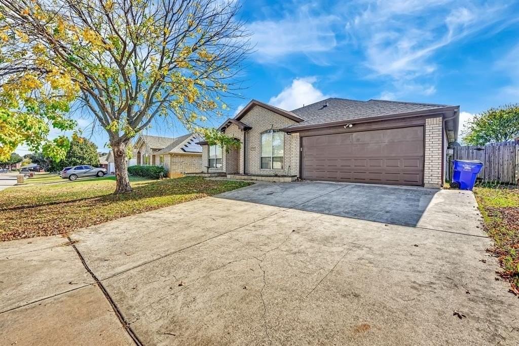 1708 Windcastle Dr - Photo 2 of 28