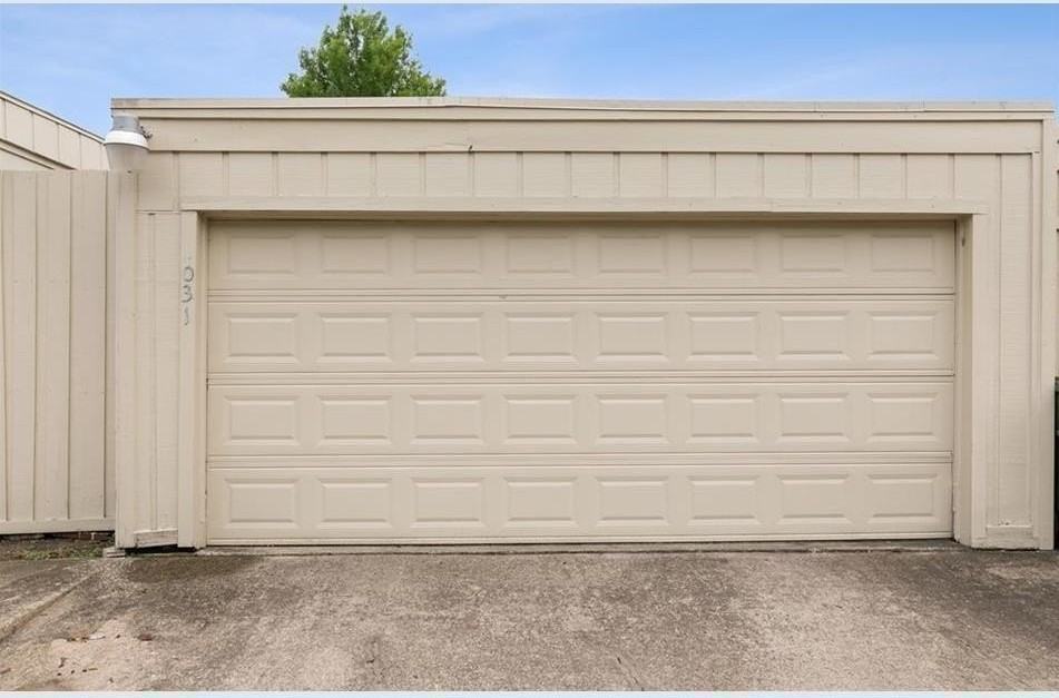 2031 Towngate Dr - Photo 2 of 12