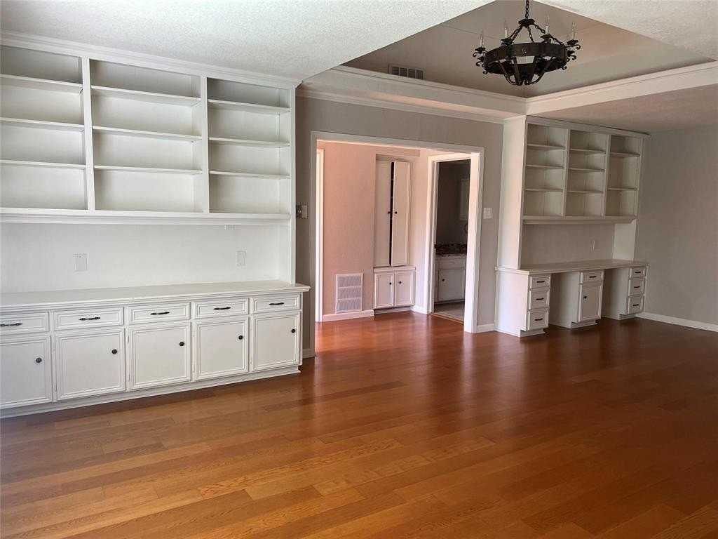 7135 Blairview Dr - Photo 3 of 34