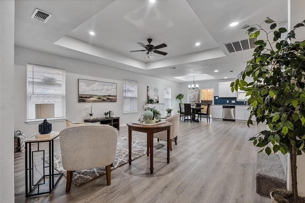 1009 N Barrett Ave - Photo 5 of 38