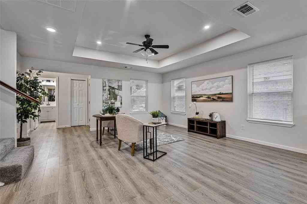 1009 N Barrett Ave - Photo 6 of 38