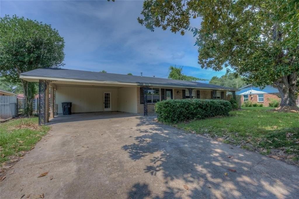 1330 E Washington St - Photo 2 of 20