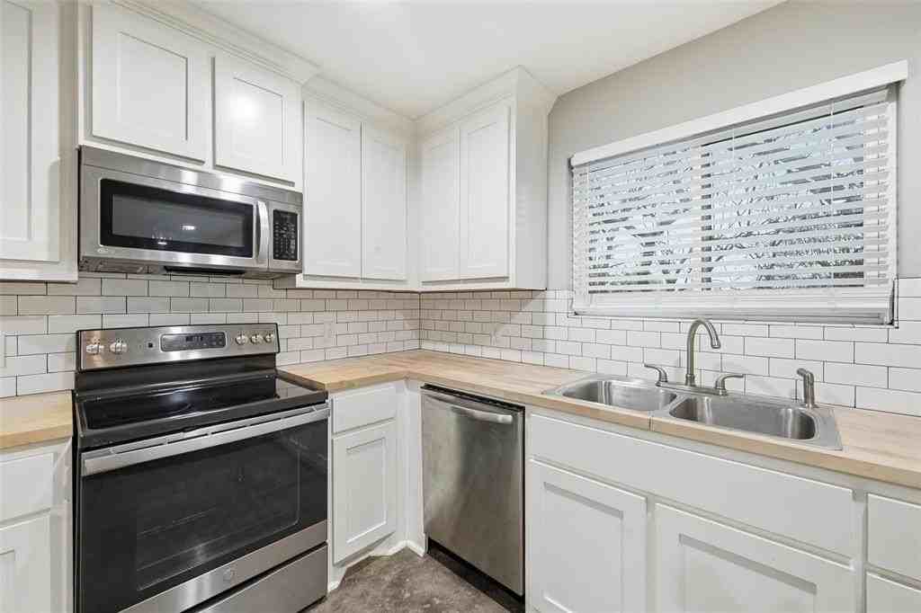 607 East Day Street - Photo 6 of 27