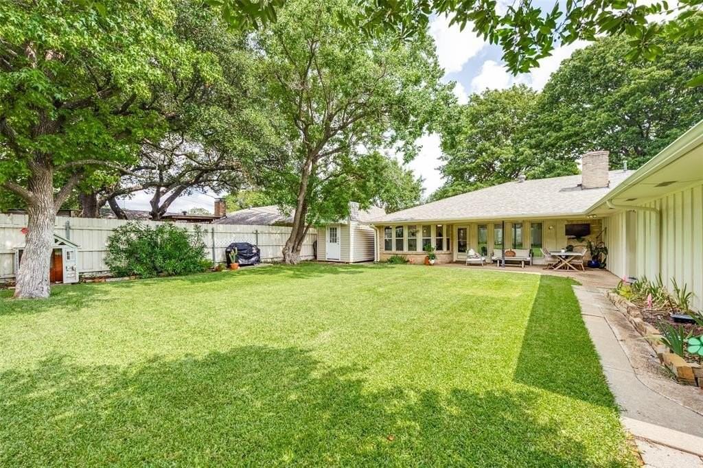 6318 Danbury Lane - Photo 6 of 24