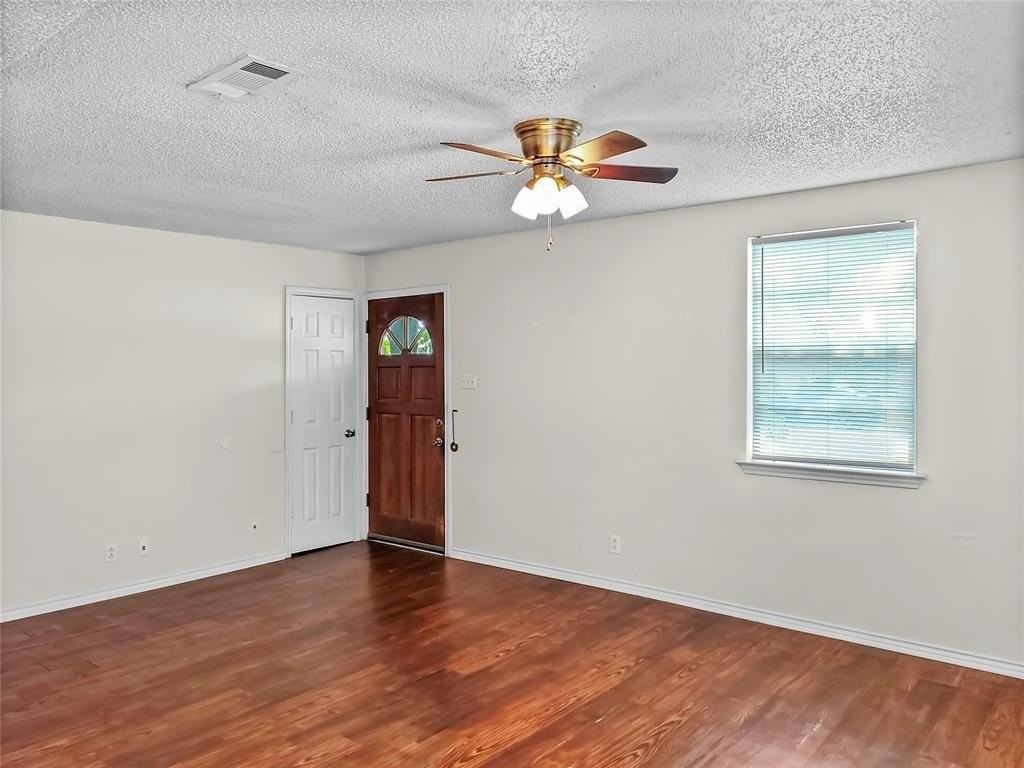 2509 Earl Lane - Photo 3 of 15