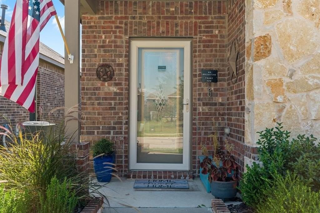 11012 Blaze St - Photo 4 of 33