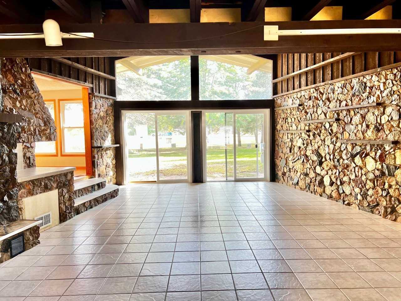 1047 Oak Dr - Photo 6 of 19