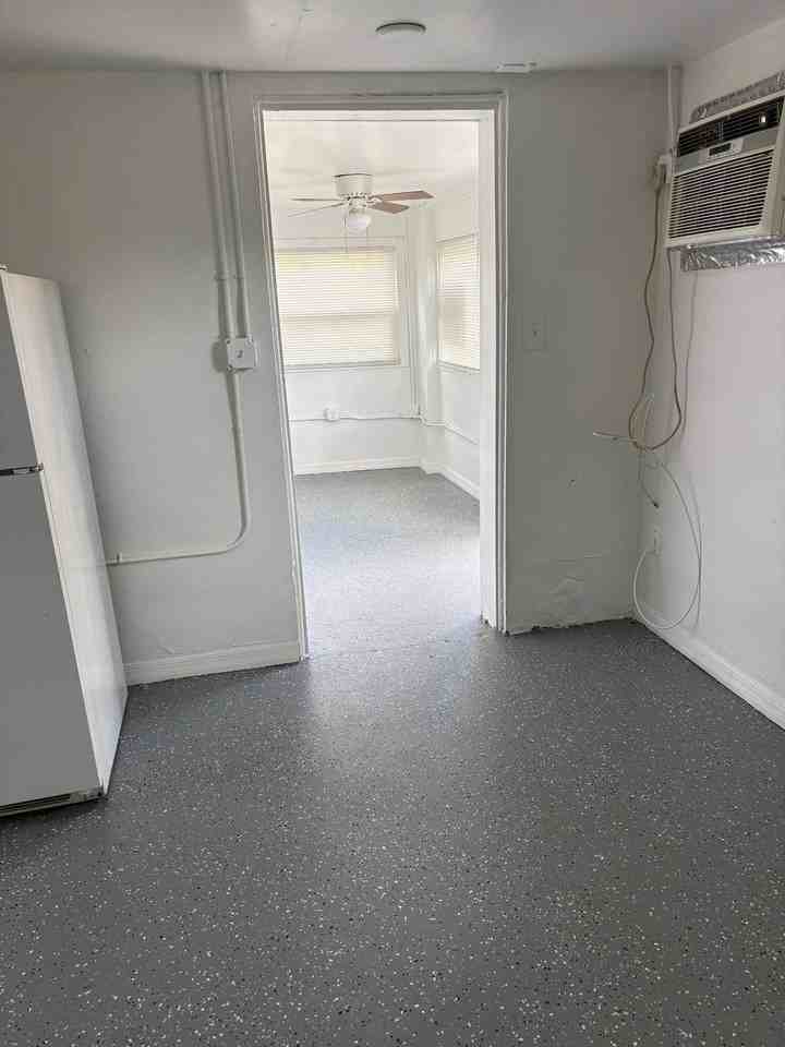 12420 N Florida Ave #APT9 - Photo 2 of 4