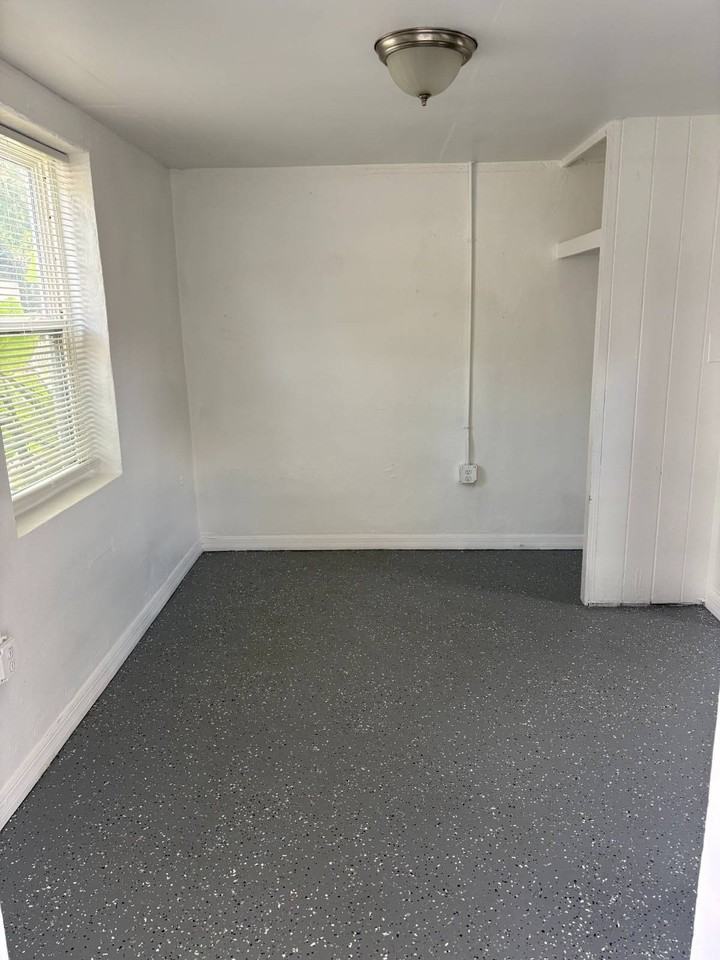 12420 N Florida Ave #APT9 - Photo 3 of 4