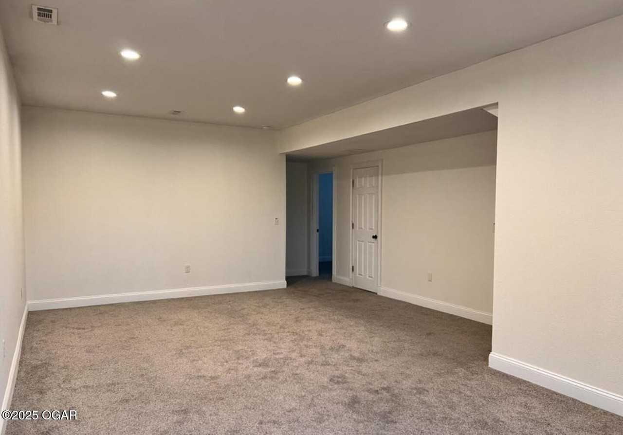 2321 S Picher Ave - Photo 6 of 7