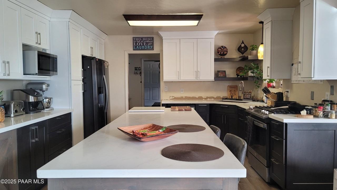 727 Douglas Ave - Photo 2 of 7