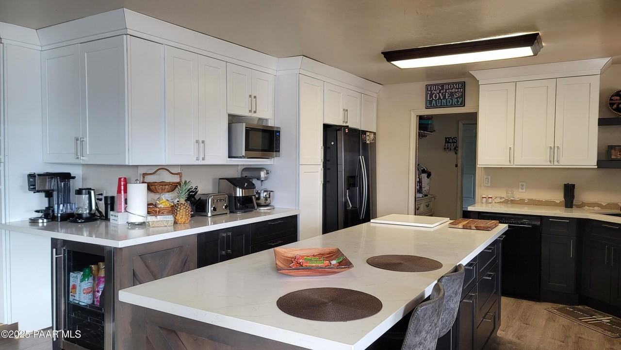 727 Douglas Ave - Photo 3 of 7