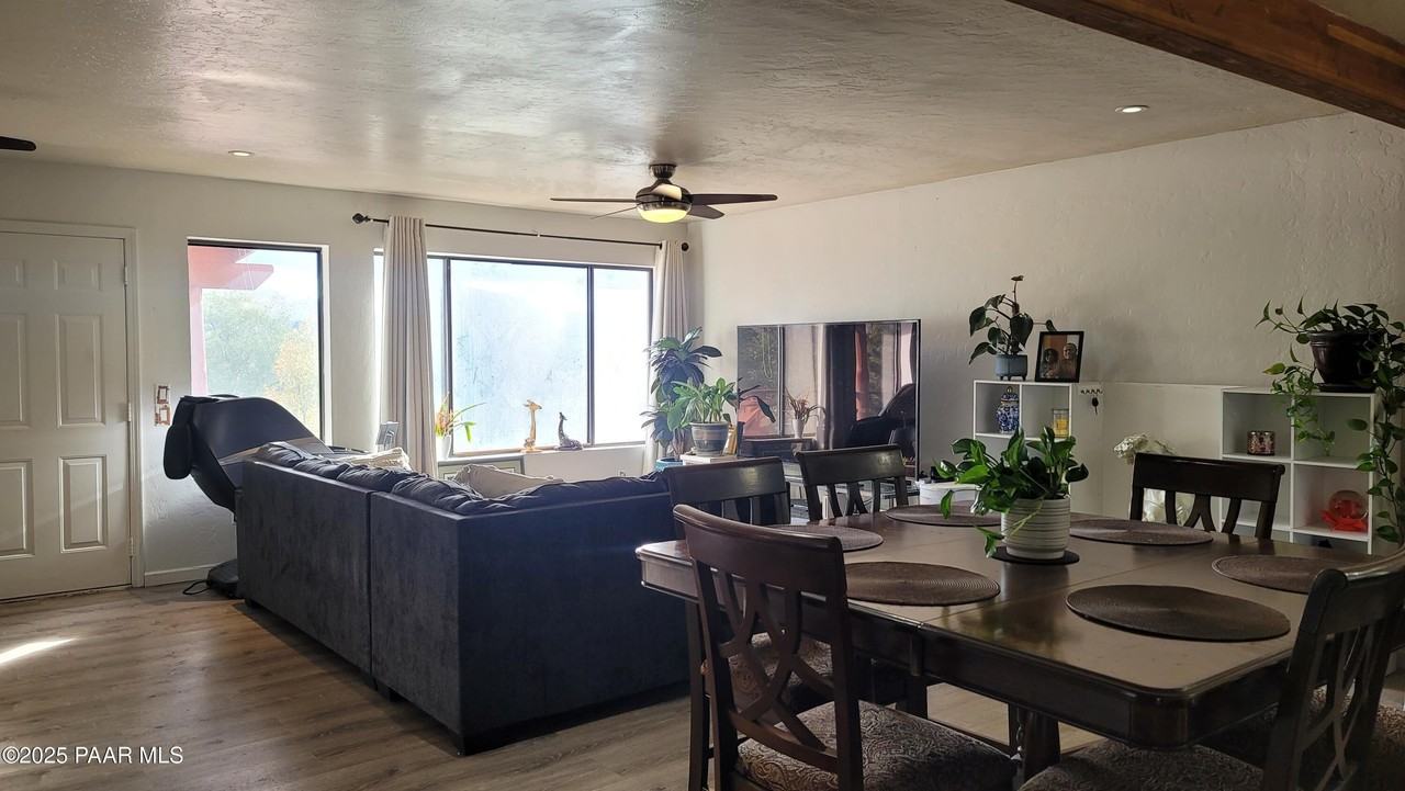 727 Douglas Ave - Photo 5 of 7