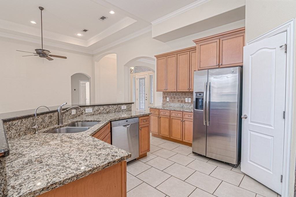 405 Springwood Ct - Photo 7 of 26