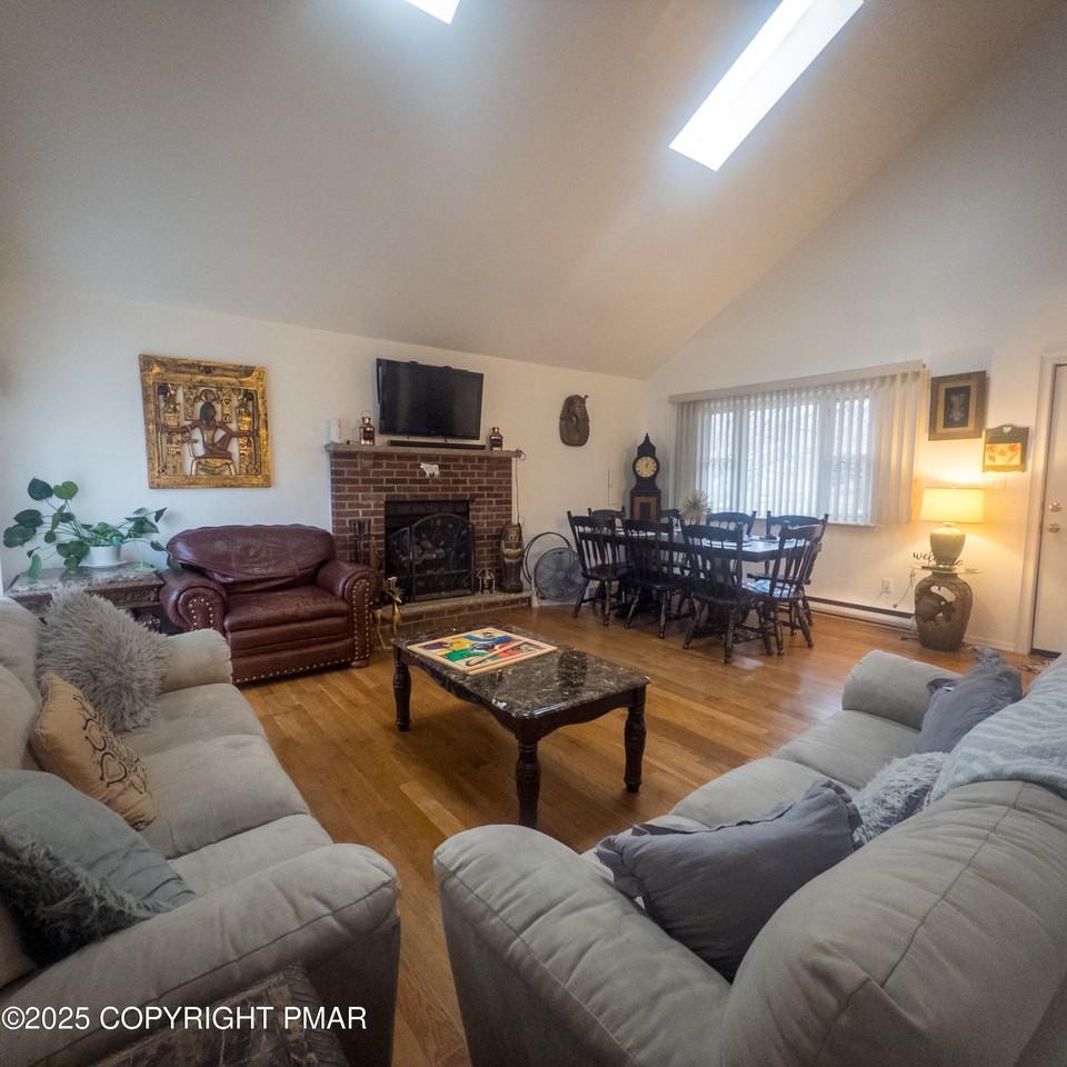 2638 Foxledge Dr - Photo 3 of 15