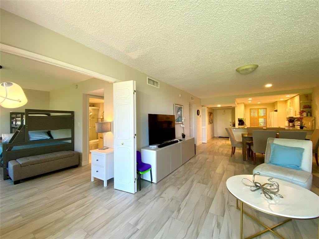 3800 Oaks Clubhouse Drive #311 - Photo 3 of 40