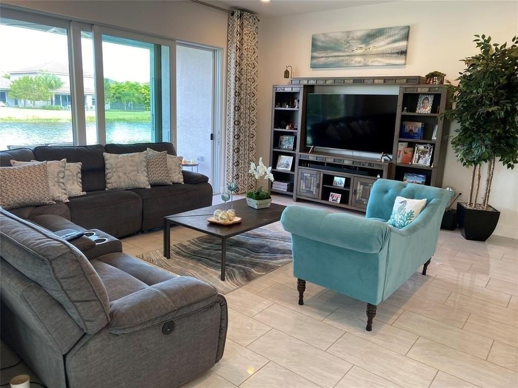 9623 Brook Isles Ave - Photo 4 of 40