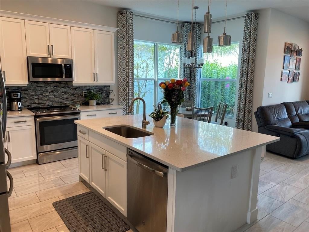 9623 Brook Isles Ave - Photo 7 of 40