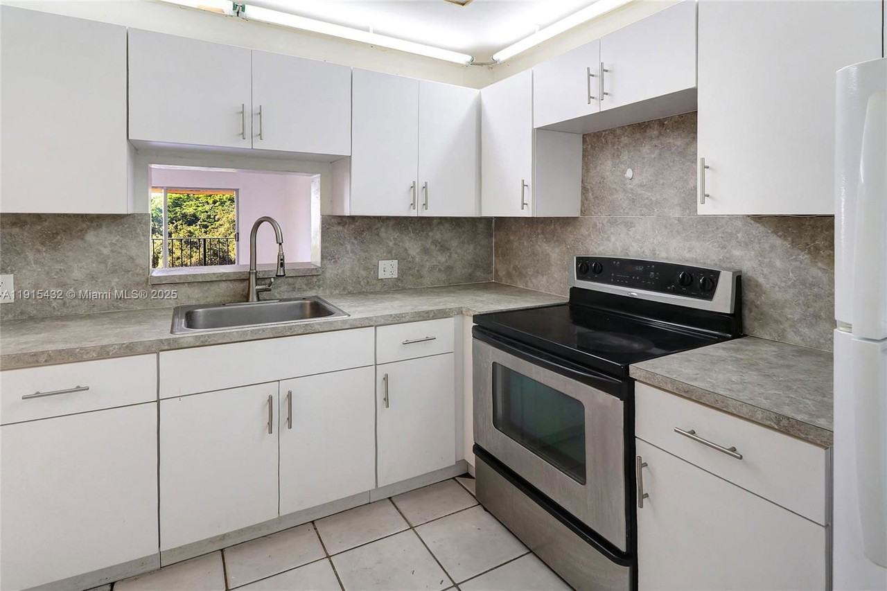 11905 Ne 2nd Ave #C403 - Photo 2 of 8